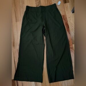 Old Navy Wide Leg, Lightweight Stretchtech Pants in Green